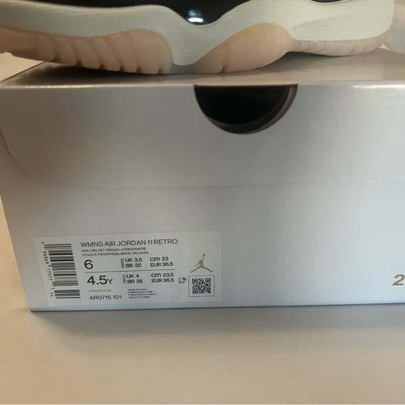 Shoes, Jordan 11 Retro Neapolitan size 6 women’s - Picture 5 of 5
